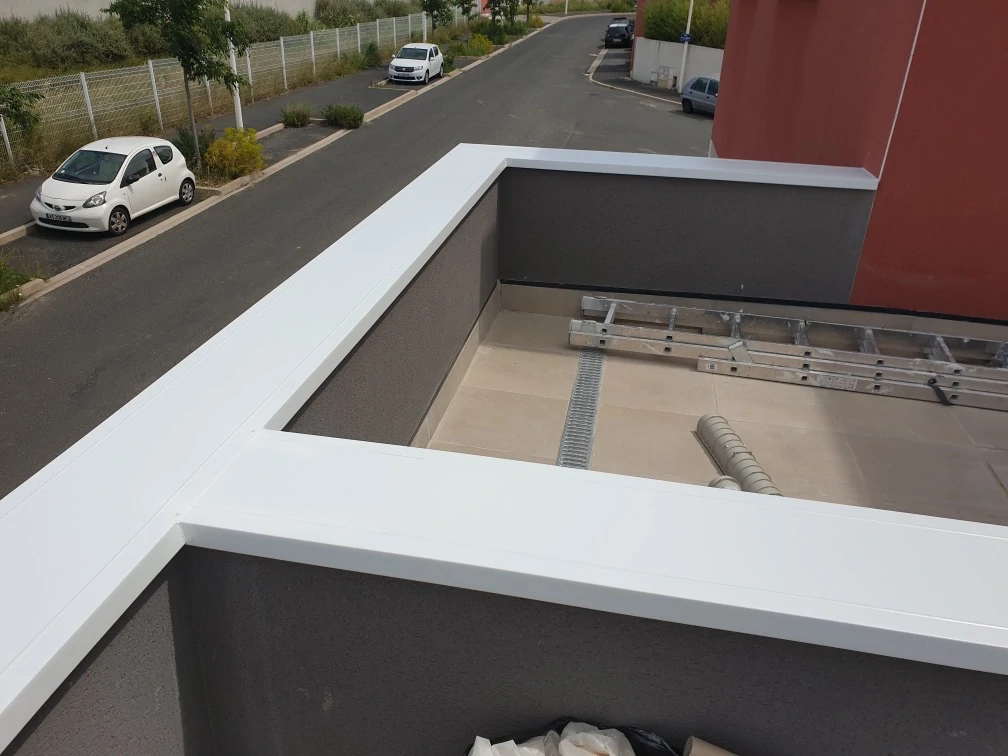 pose de couvre-mur en aluminium à Nïmes