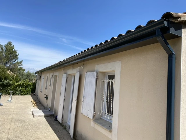 pose de gouttières alu noire nimes