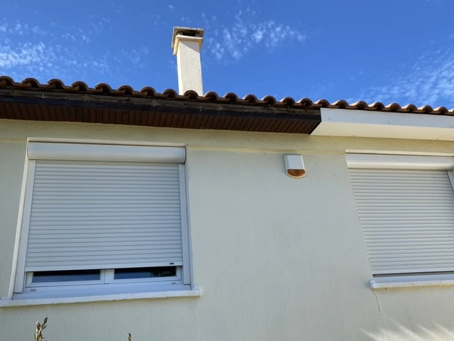 pose de planches de rives de toiture à Nîmes