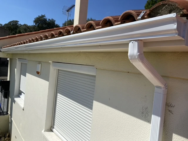 installation de gouttières à Collorgues